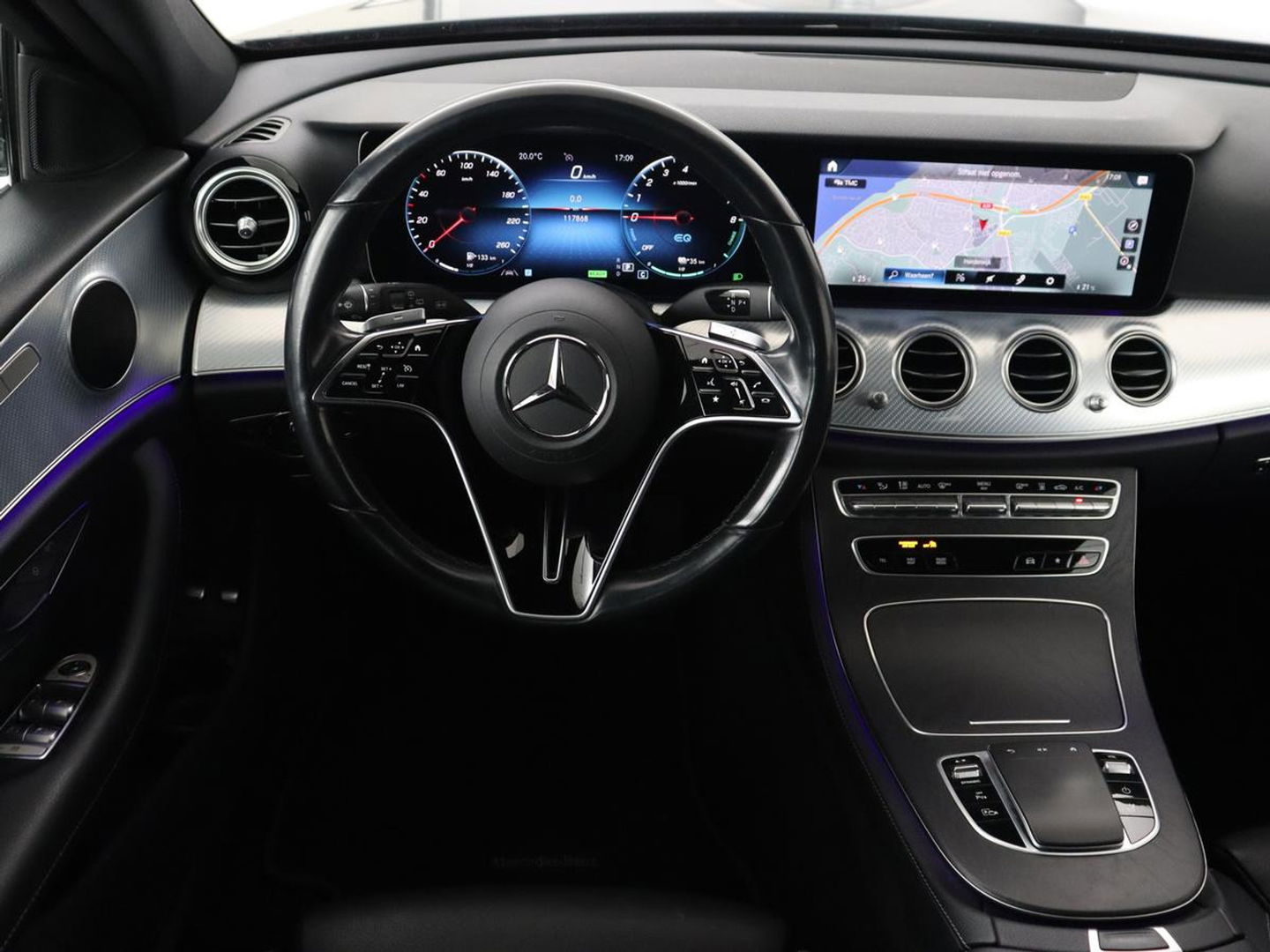 Mercedes-Benz E-Klasse 300 e AMG Line | Leder | Sfeerverlichting | Stoelverwarming | Adaptive Cruise | Camera | Carplay