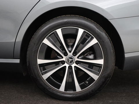 Mercedes-Benz E-Klasse 300 e AMG Line | Leder | Sfeerverlichting | Stoelverwarming | Adaptive Cruise | Camera | Carplay