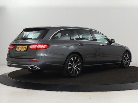 Mercedes-Benz E-Klasse 300 e AMG Line | Leder | Sfeerverlichting | Stoelverwarming | Adaptive Cruise | Camera | Carplay