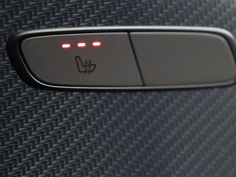 Mercedes-Benz E-Klasse 300 e AMG Line | Leder | Sfeerverlichting | Stoelverwarming | Adaptive Cruise | Camera | Carplay