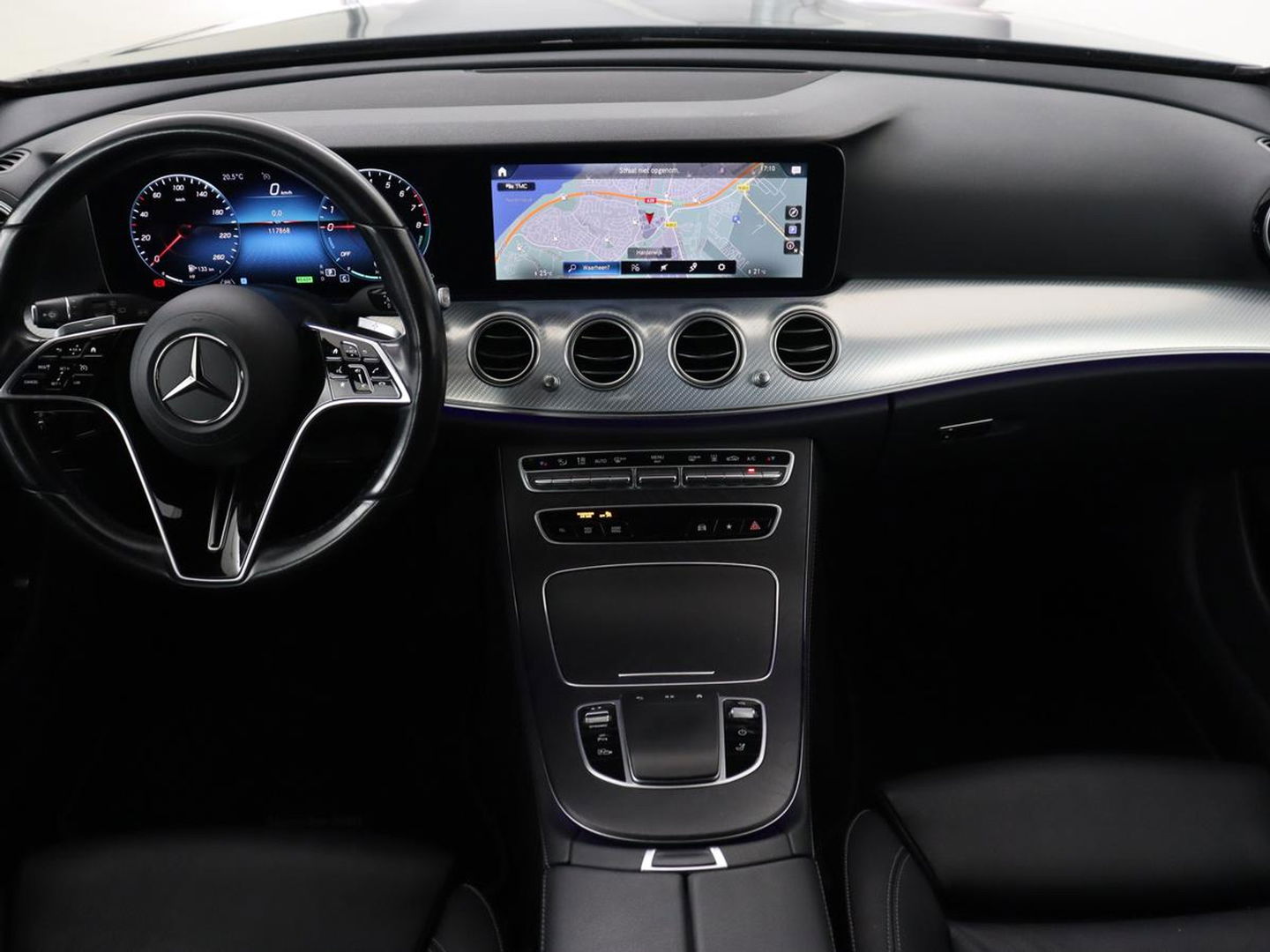 Mercedes-Benz E-Klasse 300 e AMG Line | Leder | Sfeerverlichting | Stoelverwarming | Adaptive Cruise | Camera | Carplay