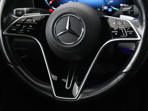 Mercedes-Benz E-Klasse 300 e AMG Line | Leder | Sfeerverlichting | Stoelverwarming | Adaptive Cruise | Camera | Carplay
