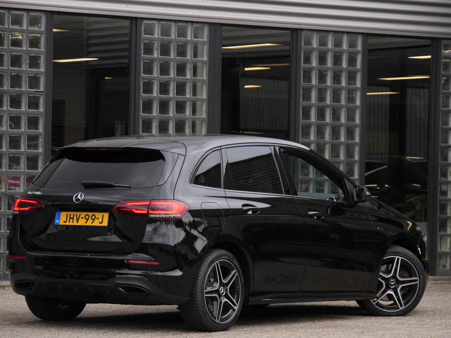 Mercedes-Benz B-Klasse 250e EDITION/ AMG/ NIGHT PAKKET/ SFEERVERLICHTING
