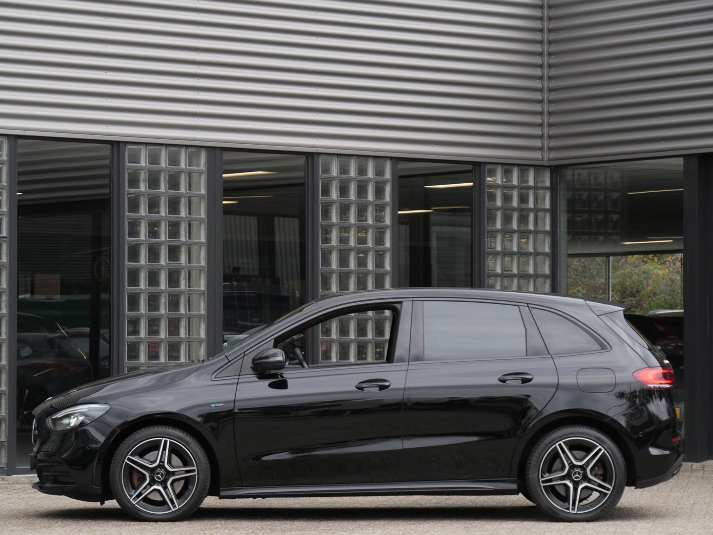 Mercedes-Benz B-Klasse 250e EDITION/ AMG/ NIGHT PAKKET/ SFEERVERLICHTING