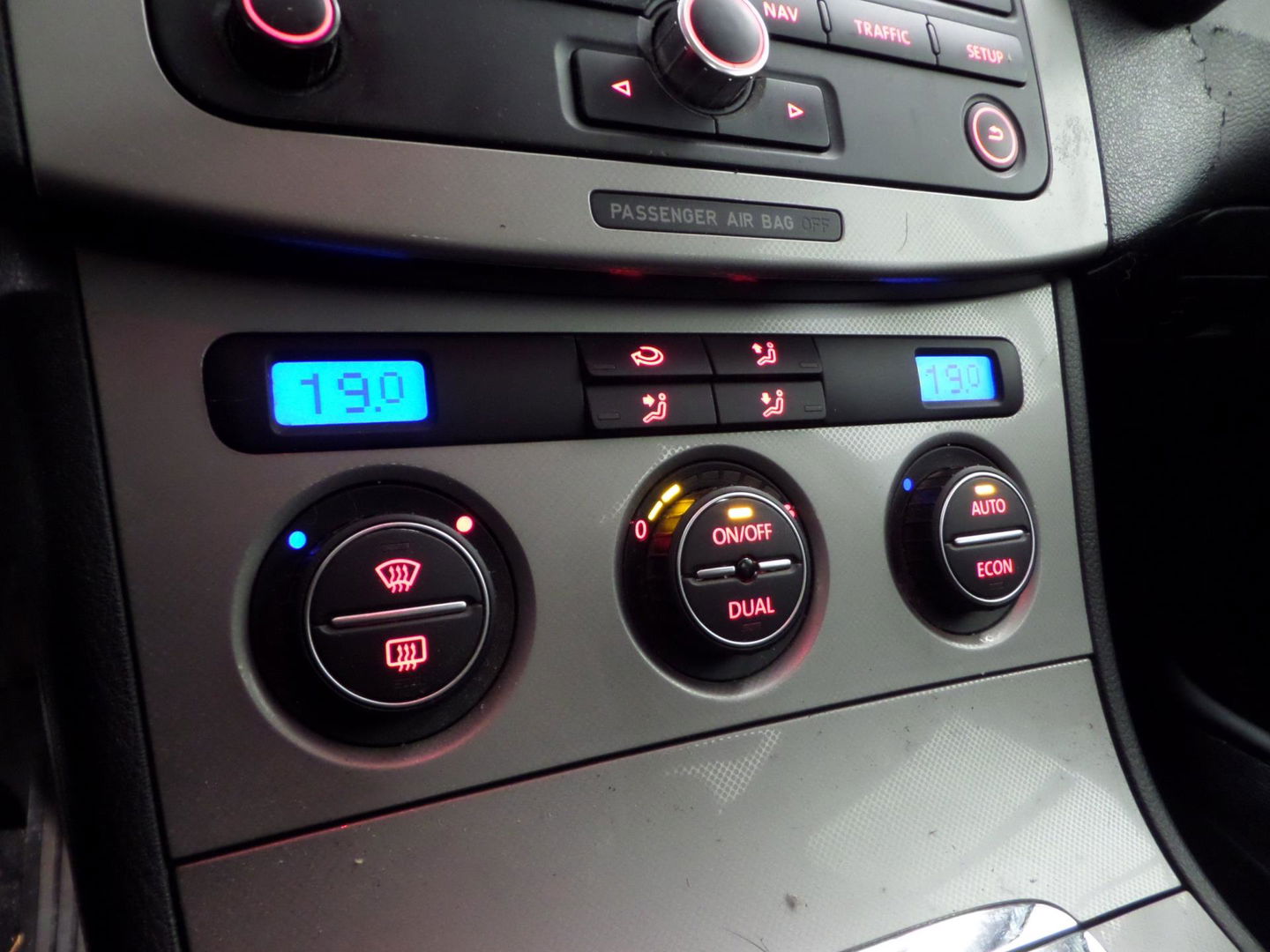 Volkswagen Passat 2.0 FSI Comfortline "Origineel NL!" Trekhaak Navigatie Parkeersensoren Climatronic Cruise-control Airco