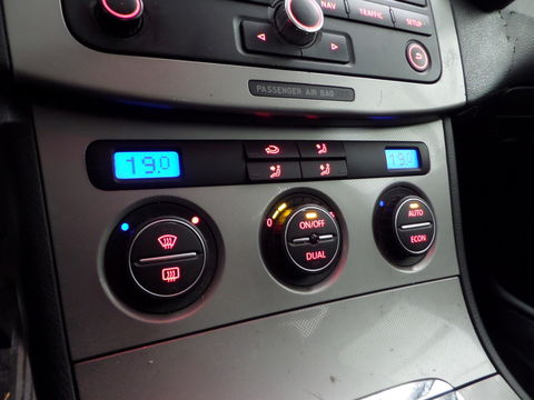 Volkswagen Passat 2.0 FSI Comfortline "Origineel NL!" Trekhaak Navigatie Parkeersensoren Climatronic Cruise-control Airco