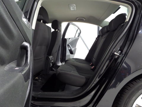 Volkswagen Passat 2.0 FSI Comfortline "Origineel NL!" Trekhaak Navigatie Parkeersensoren Climatronic Cruise-control Airco