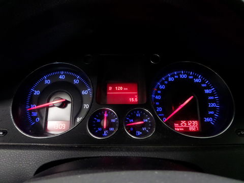 Volkswagen Passat 2.0 FSI Comfortline "Origineel NL!" Trekhaak Navigatie Parkeersensoren Climatronic Cruise-control Airco