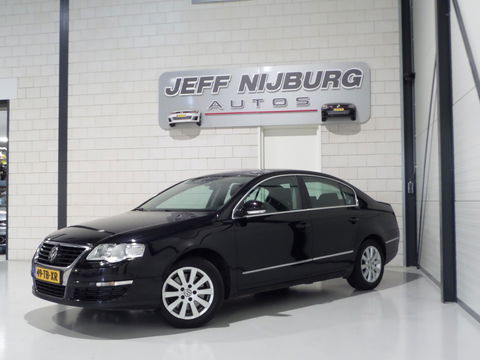 Volkswagen Passat 2.0 FSI Comfortline "Origineel NL!" Trekhaak Navigatie Parkeersensoren Climatronic Cruise-control Airco