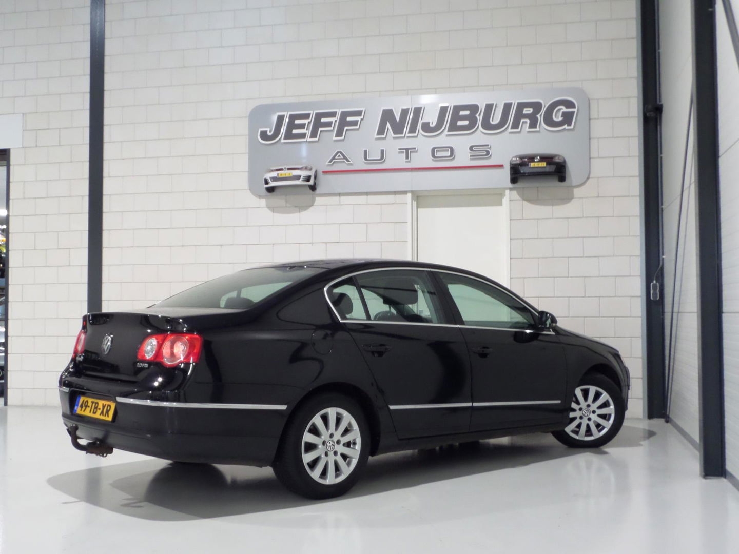Volkswagen Passat 2.0 FSI Comfortline "Origineel NL!" Trekhaak Navigatie Parkeersensoren Climatronic Cruise-control Airco