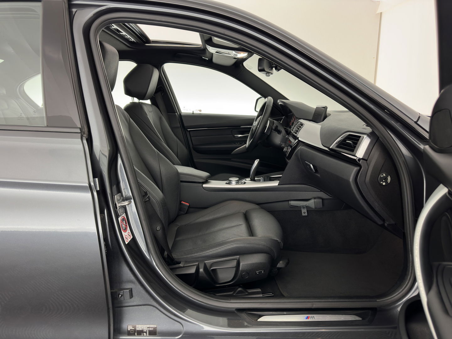 BMW 3-serie 330e Centennial High Executive M-Sportpack Aut. *PANO | LUXURY-LEATHER | FULL-LED | HEATED-SPORTSEATS | KEYLESS | HIFI-SOUND | NAVI-FULLMAP | ECC | SHIFT-PADDLES | PDC | CRUISE | 18''ALU*