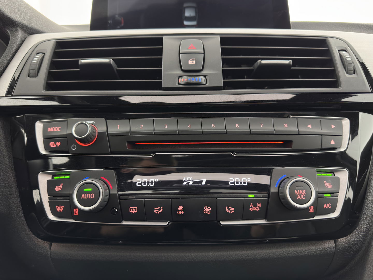 BMW 3-serie 330e Centennial High Executive M-Sportpack Aut. *PANO | LUXURY-LEATHER | FULL-LED | HEATED-SPORTSEATS | KEYLESS | HIFI-SOUND | NAVI-FULLMAP | ECC | SHIFT-PADDLES | PDC | CRUISE | 18''ALU*