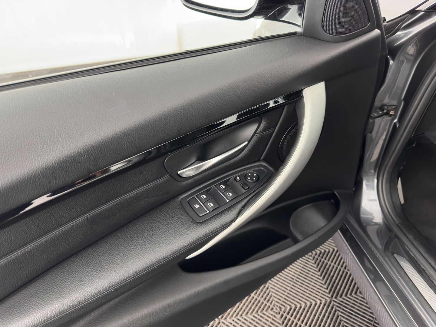 BMW 3-serie 330e Centennial High Executive M-Sportpack Aut. *PANO | LUXURY-LEATHER | FULL-LED | HEATED-SPORTSEATS | KEYLESS | HIFI-SOUND | NAVI-FULLMAP | ECC | SHIFT-PADDLES | PDC | CRUISE | 18''ALU*