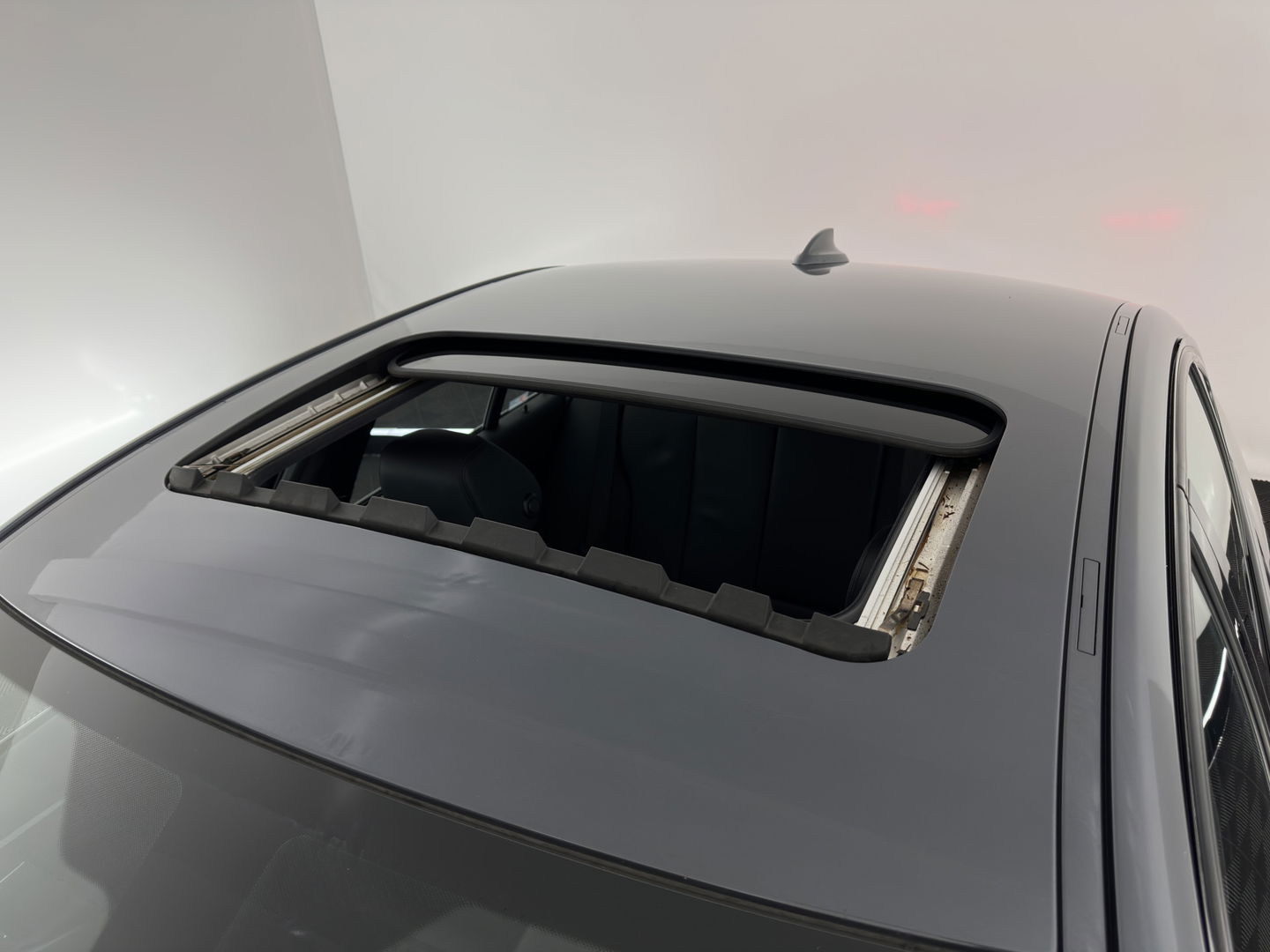 BMW 3-serie 330e Centennial High Executive M-Sportpack Aut. *PANO | LUXURY-LEATHER | FULL-LED | HEATED-SPORTSEATS | KEYLESS | HIFI-SOUND | NAVI-FULLMAP | ECC | SHIFT-PADDLES | PDC | CRUISE | 18''ALU*