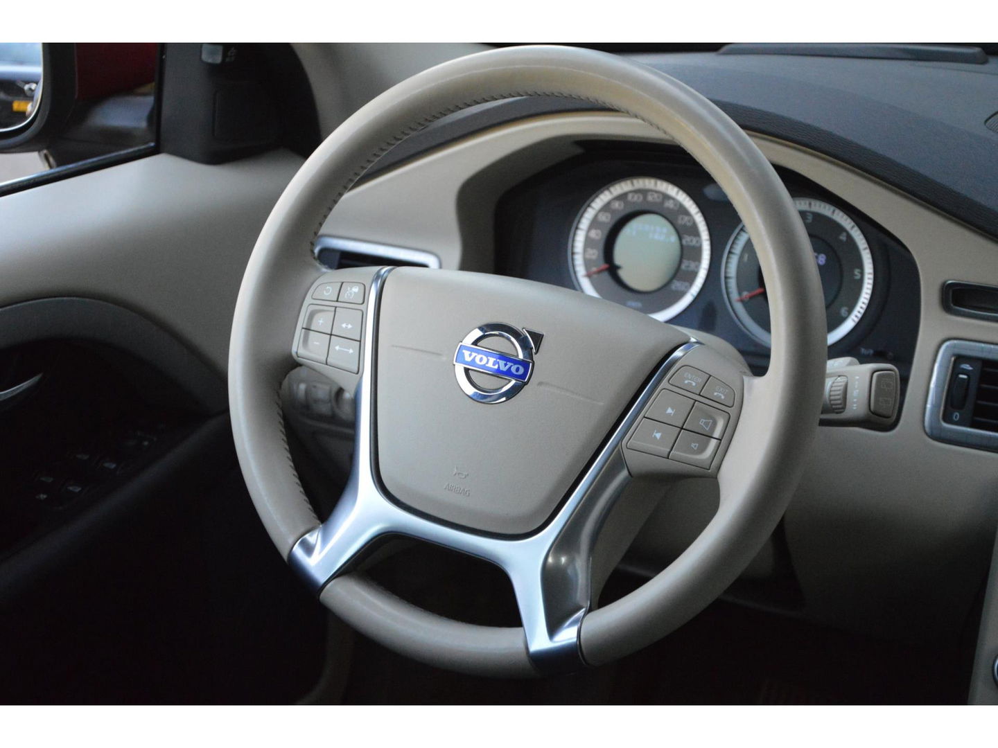 Volvo XC70 D5 AWD Summum Youngtimer | 5 Cilinder | Adap. Cruise | Geventileerde en verwarmde stoelen | BLIS | Dealer onderhouden |