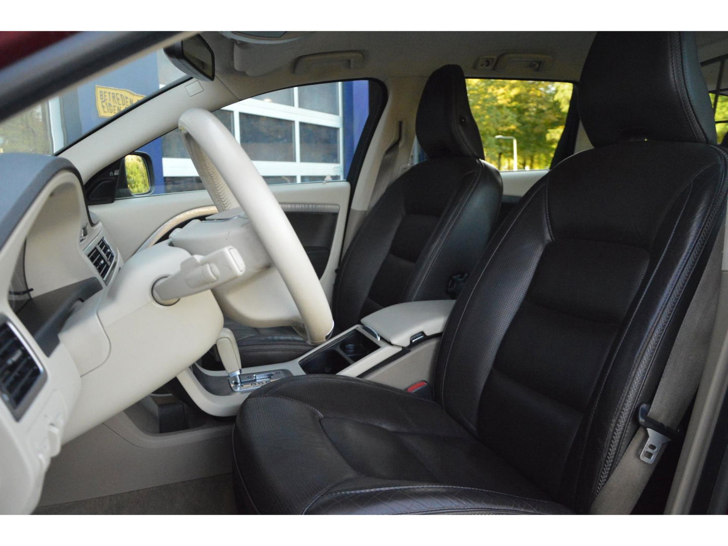 Volvo XC70 D5 AWD Summum Youngtimer | 5 Cilinder | Adap. Cruise | Geventileerde en verwarmde stoelen | BLIS | Dealer onderhouden |