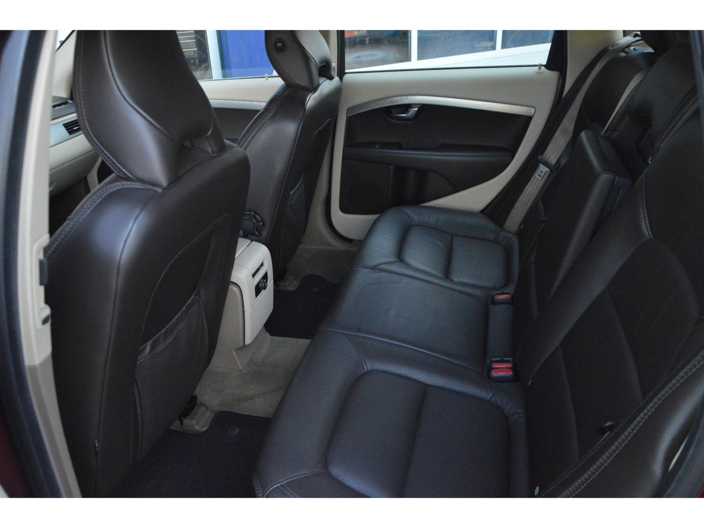 Volvo XC70 D5 AWD Summum Youngtimer | 5 Cilinder | Adap. Cruise | Geventileerde en verwarmde stoelen | BLIS | Dealer onderhouden |