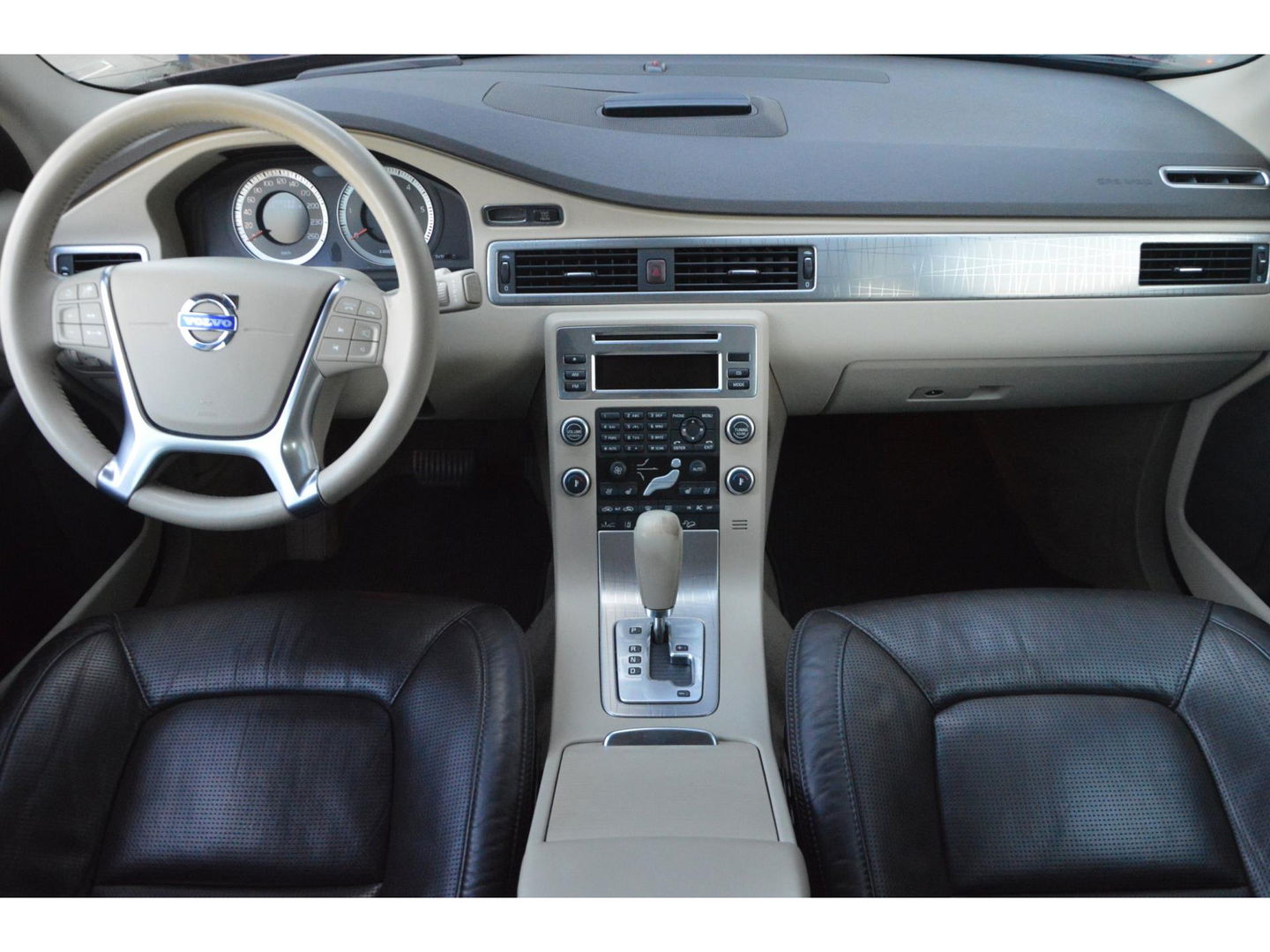 Volvo XC70 D5 AWD Summum Youngtimer | 5 Cilinder | Adap. Cruise | Geventileerde en verwarmde stoelen | BLIS | Dealer onderhouden |