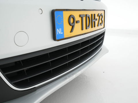 Volkswagen Jetta 1.4 TSI Hybrid Highline Aut. *XENON | NAVI | COMFORT-SEATS | ECC | PRIVACY-GLASS | PDC | SHIFT-PADDLES | CRUISE | 18''ALU*