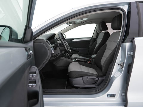 Volkswagen Jetta 1.4 TSI Hybrid Highline Aut. *XENON | NAVI | COMFORT-SEATS | ECC | PRIVACY-GLASS | PDC | SHIFT-PADDLES | CRUISE | 18''ALU*