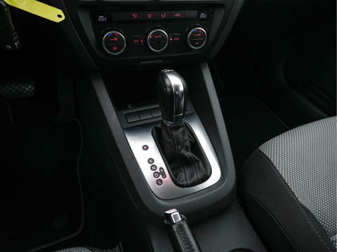 Volkswagen Jetta 1.4 TSI Hybrid Highline Aut. *XENON | NAVI | COMFORT-SEATS | ECC | PRIVACY-GLASS | PDC | SHIFT-PADDLES | CRUISE | 18''ALU*