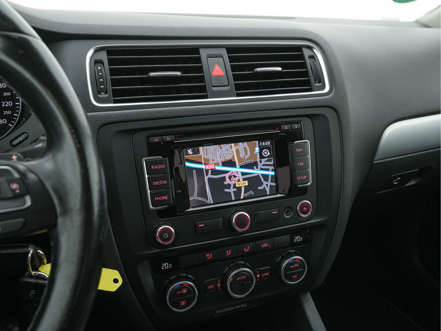 Volkswagen Jetta 1.4 TSI Hybrid Highline Aut. *XENON | NAVI | COMFORT-SEATS | ECC | PRIVACY-GLASS | PDC | SHIFT-PADDLES | CRUISE | 18''ALU*