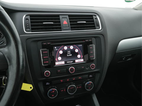 Volkswagen Jetta 1.4 TSI Hybrid Highline Aut. *XENON | NAVI | COMFORT-SEATS | ECC | PRIVACY-GLASS | PDC | SHIFT-PADDLES | CRUISE | 18''ALU*