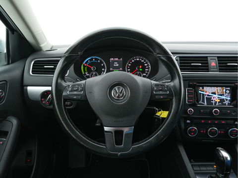 Volkswagen Jetta 1.4 TSI Hybrid Highline Aut. *XENON | NAVI | COMFORT-SEATS | ECC | PRIVACY-GLASS | PDC | SHIFT-PADDLES | CRUISE | 18''ALU*