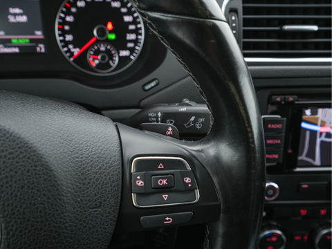Volkswagen Jetta 1.4 TSI Hybrid Highline Aut. *XENON | NAVI | COMFORT-SEATS | ECC | PRIVACY-GLASS | PDC | SHIFT-PADDLES | CRUISE | 18''ALU*