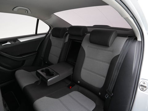 Volkswagen Jetta 1.4 TSI Hybrid Highline Aut. *XENON | NAVI | COMFORT-SEATS | ECC | PRIVACY-GLASS | PDC | SHIFT-PADDLES | CRUISE | 18''ALU*