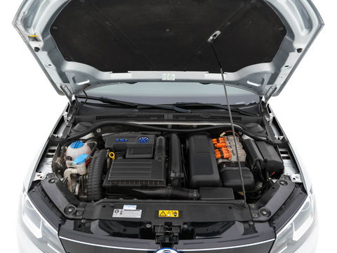 Volkswagen Jetta 1.4 TSI Hybrid Highline Aut. *XENON | NAVI | COMFORT-SEATS | ECC | PRIVACY-GLASS | PDC | SHIFT-PADDLES | CRUISE | 18''ALU*