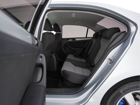 Volkswagen Jetta 1.4 TSI Hybrid Highline Aut. *XENON | NAVI | COMFORT-SEATS | ECC | PRIVACY-GLASS | PDC | SHIFT-PADDLES | CRUISE | 18''ALU*