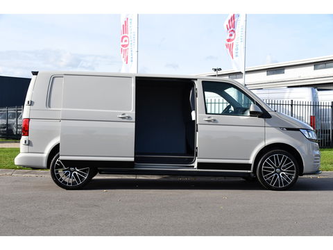 Volkswagen Transporter 2.0 TDI L2H1 PB Edition Camera, Cruise, Carplay, Leder, 150pk, Automaat, Multimedia, laadruimte pakket, Uniek!