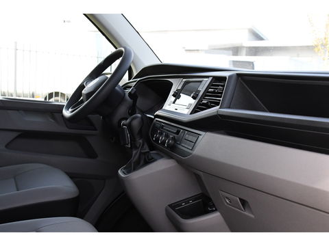 Volkswagen Transporter 2.0 TDI L2H1 PB Edition Camera, Cruise, Carplay, Leder, 150pk, Automaat, Multimedia, laadruimte pakket, Uniek!