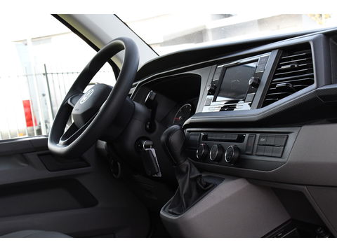 Volkswagen Transporter 2.0 TDI L2H1 PB Edition Camera, Cruise, Carplay, Leder, 150pk, Automaat, Multimedia, laadruimte pakket, Uniek!