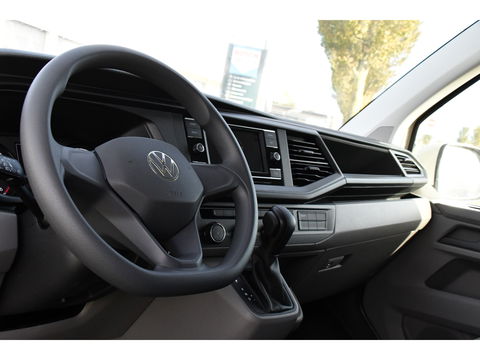 Volkswagen Transporter 2.0 TDI L2H1 PB Edition Camera, Cruise, Carplay, Leder, 150pk, Automaat, Multimedia, laadruimte pakket, Uniek!