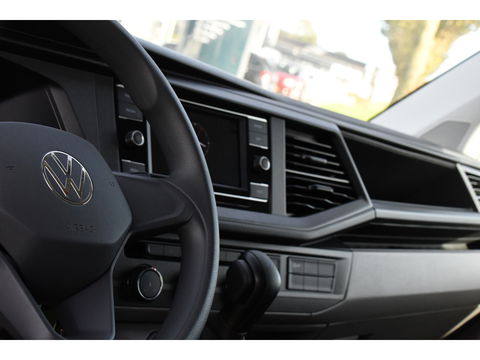Volkswagen Transporter 2.0 TDI L2H1 PB Edition Camera, Cruise, Carplay, Leder, 150pk, Automaat, Multimedia, laadruimte pakket, Uniek!