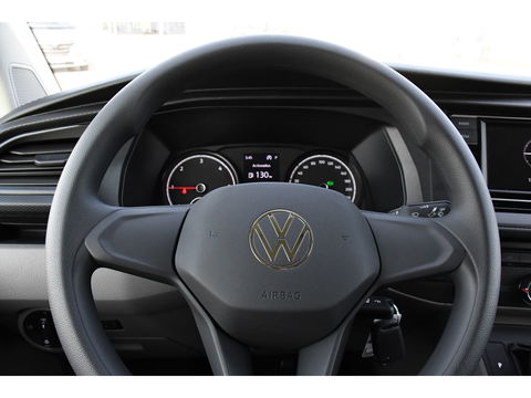 Volkswagen Transporter 2.0 TDI L2H1 PB Edition Camera, Cruise, Carplay, Leder, 150pk, Automaat, Multimedia, laadruimte pakket, Uniek!