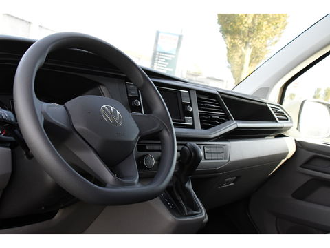 Volkswagen Transporter 2.0 TDI L2H1 PB Edition Camera, Cruise, Carplay, Leder, 150pk, Automaat, Multimedia, laadruimte pakket, Uniek!