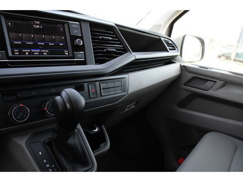 Volkswagen Transporter 2.0 TDI L2H1 PB Edition Camera, Cruise, Carplay, Leder, 150pk, Automaat, Multimedia, laadruimte pakket, Uniek!