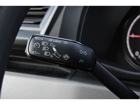 Volkswagen Transporter 2.0 TDI L2H1 PB Edition Camera, Cruise, Carplay, Leder, 150pk, Automaat, Multimedia, laadruimte pakket, Uniek!