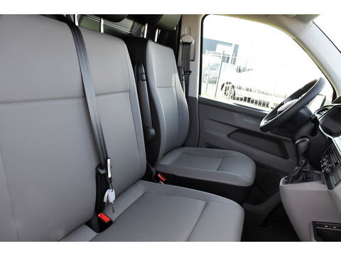 Volkswagen Transporter 2.0 TDI L2H1 PB Edition Camera, Cruise, Carplay, Leder, 150pk, Automaat, Multimedia, laadruimte pakket, Uniek!