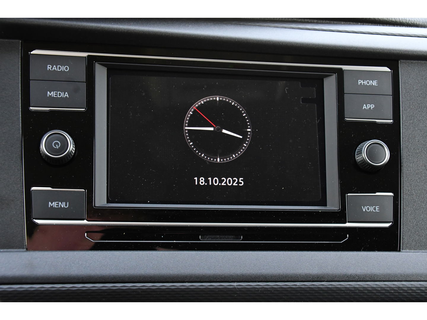 Volkswagen Transporter 2.0 TDI L2H1 PB Edition Camera, Cruise, Carplay, Leder, 150pk, Automaat, Multimedia, laadruimte pakket, Uniek!