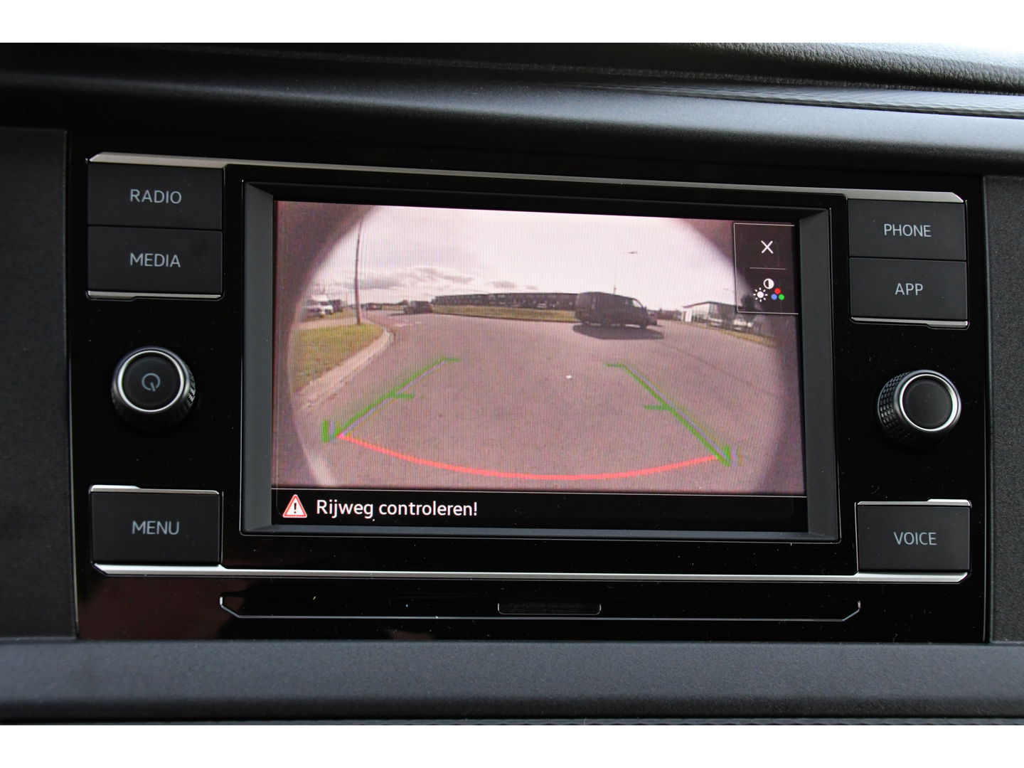 Volkswagen Transporter 2.0 TDI L2H1 PB Edition Camera, Cruise, Carplay, Leder, 150pk, Automaat, Multimedia, laadruimte pakket, Uniek!
