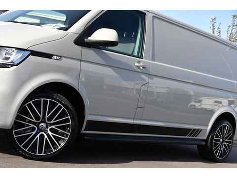Volkswagen Transporter 2.0 TDI L2H1 PB Edition Camera, Cruise, Carplay, Leder, 150pk, Automaat, Multimedia, laadruimte pakket, Uniek!