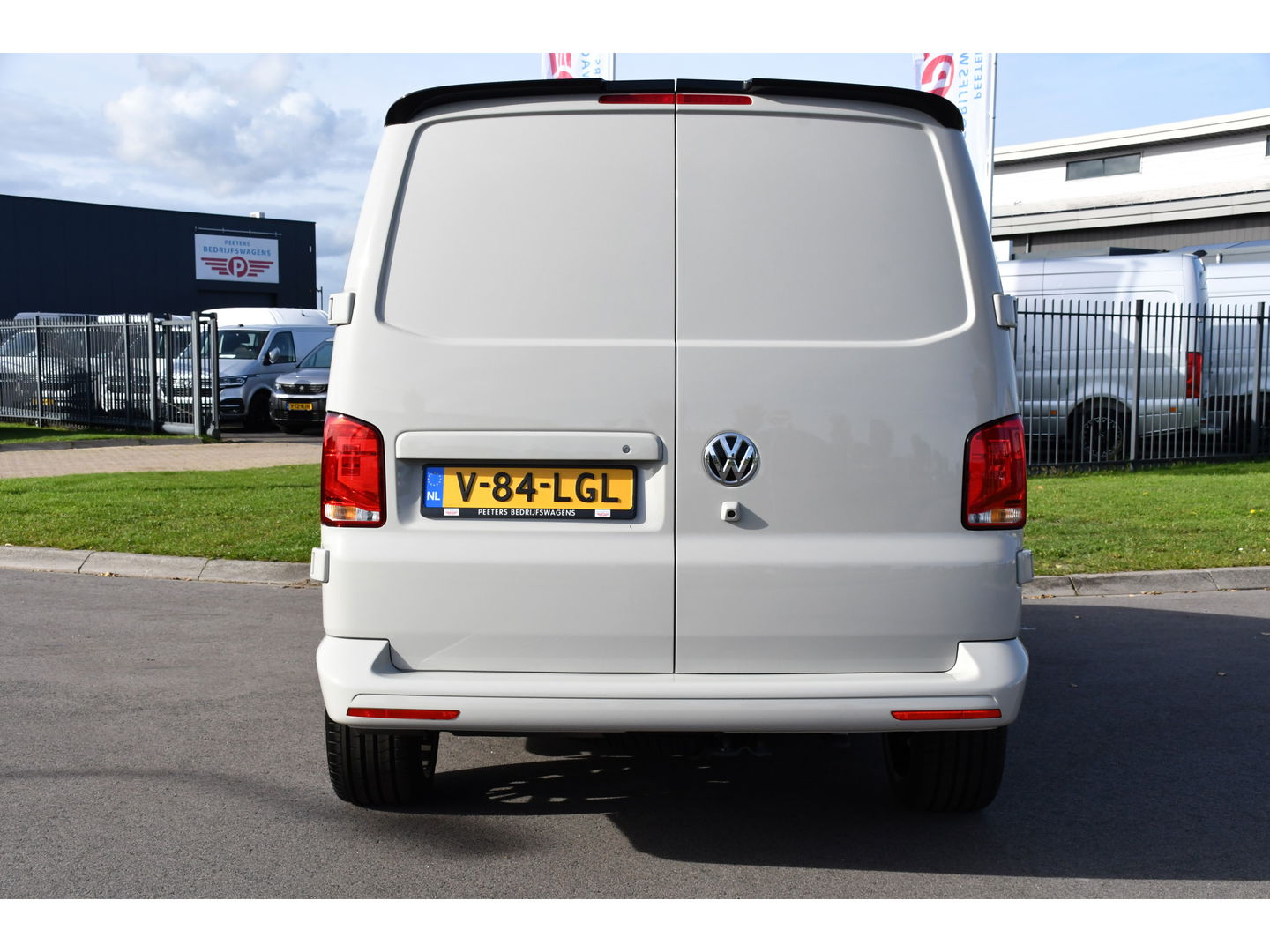 Volkswagen Transporter 2.0 TDI L2H1 PB Edition Camera, Cruise, Carplay, Leder, 150pk, Automaat, Multimedia, laadruimte pakket, Uniek!