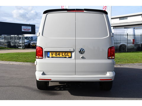 Volkswagen Transporter 2.0 TDI L2H1 PB Edition Camera, Cruise, Carplay, Leder, 150pk, Automaat, Multimedia, laadruimte pakket, Uniek!