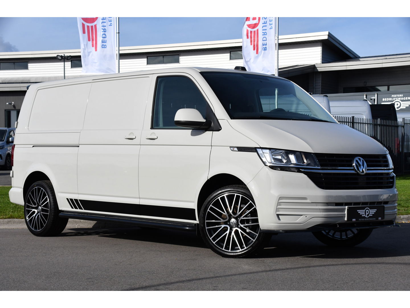 Volkswagen Transporter 2.0 TDI L2H1 PB Edition Camera, Cruise, Carplay, Leder, 150pk, Automaat, Multimedia, laadruimte pakket, Uniek!