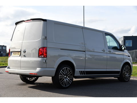 Volkswagen Transporter 2.0 TDI L2H1 PB Edition Camera, Cruise, Carplay, Leder, 150pk, Automaat, Multimedia, laadruimte pakket, Uniek!