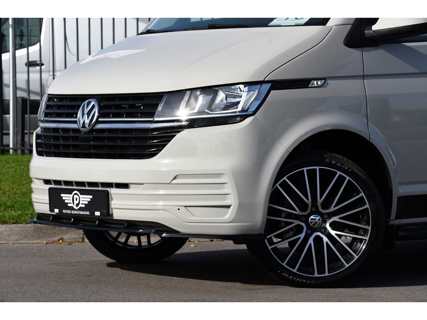 Volkswagen Transporter 2.0 TDI L2H1 PB Edition Camera, Cruise, Carplay, Leder, 150pk, Automaat, Multimedia, laadruimte pakket, Uniek!